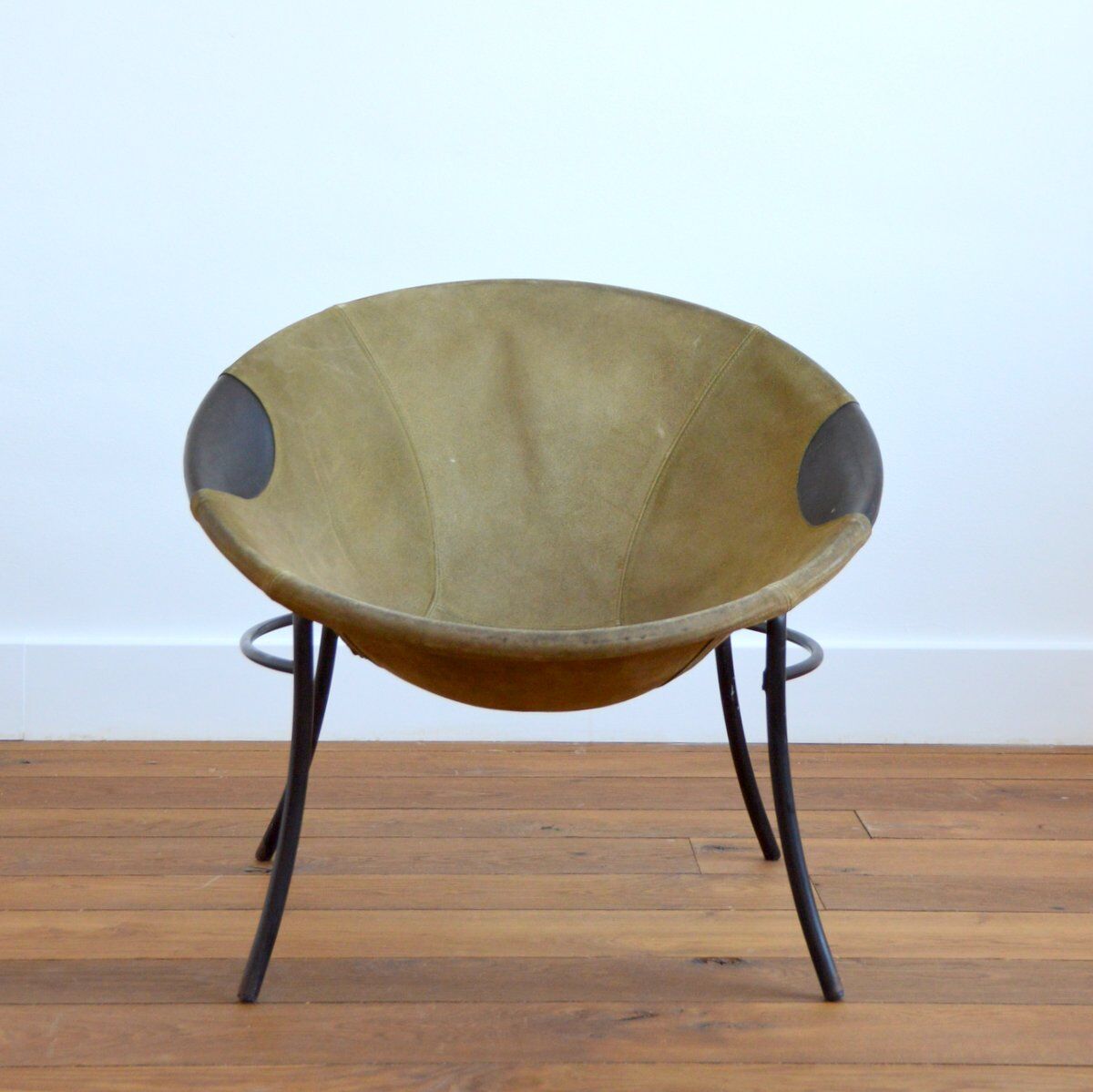 Circle chair in vintage suede 1960s