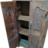 Armoire en teck sculptee