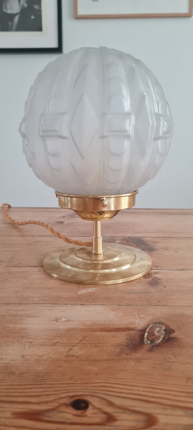 Table lamp in pressed glass