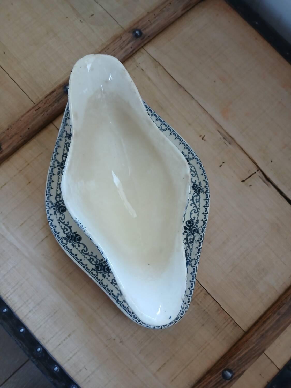 Old Terre de fer sauce boat