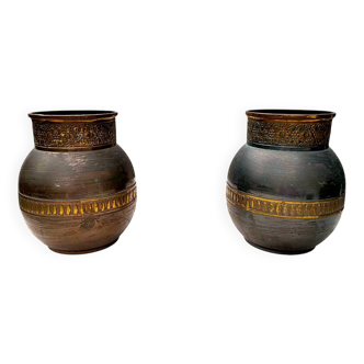 Paire vases laiton repoussé patiné frises florales stylisées Art&Crafts XIX
