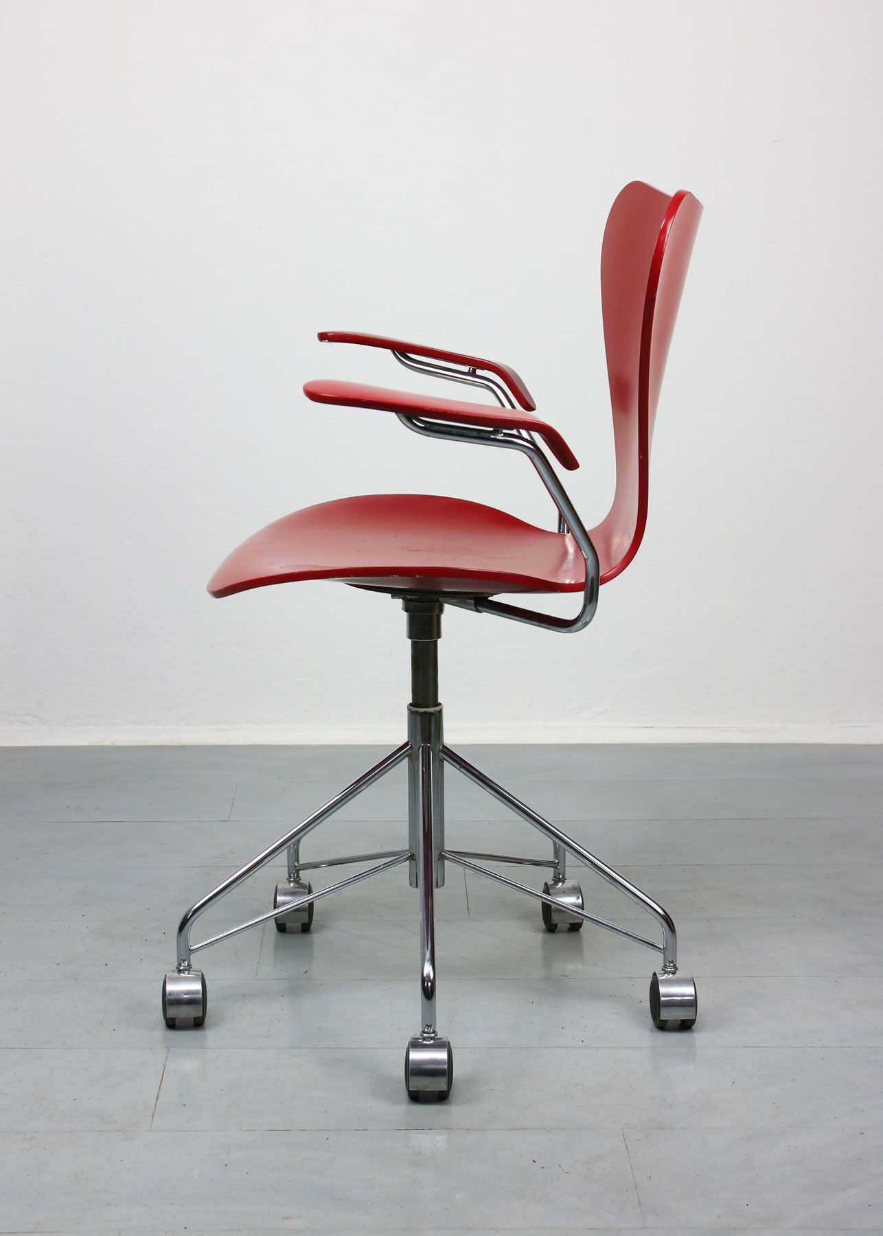 Chaise modèle 3217 Red Swivel par Arne Jacobsen pour Fritz Hansen