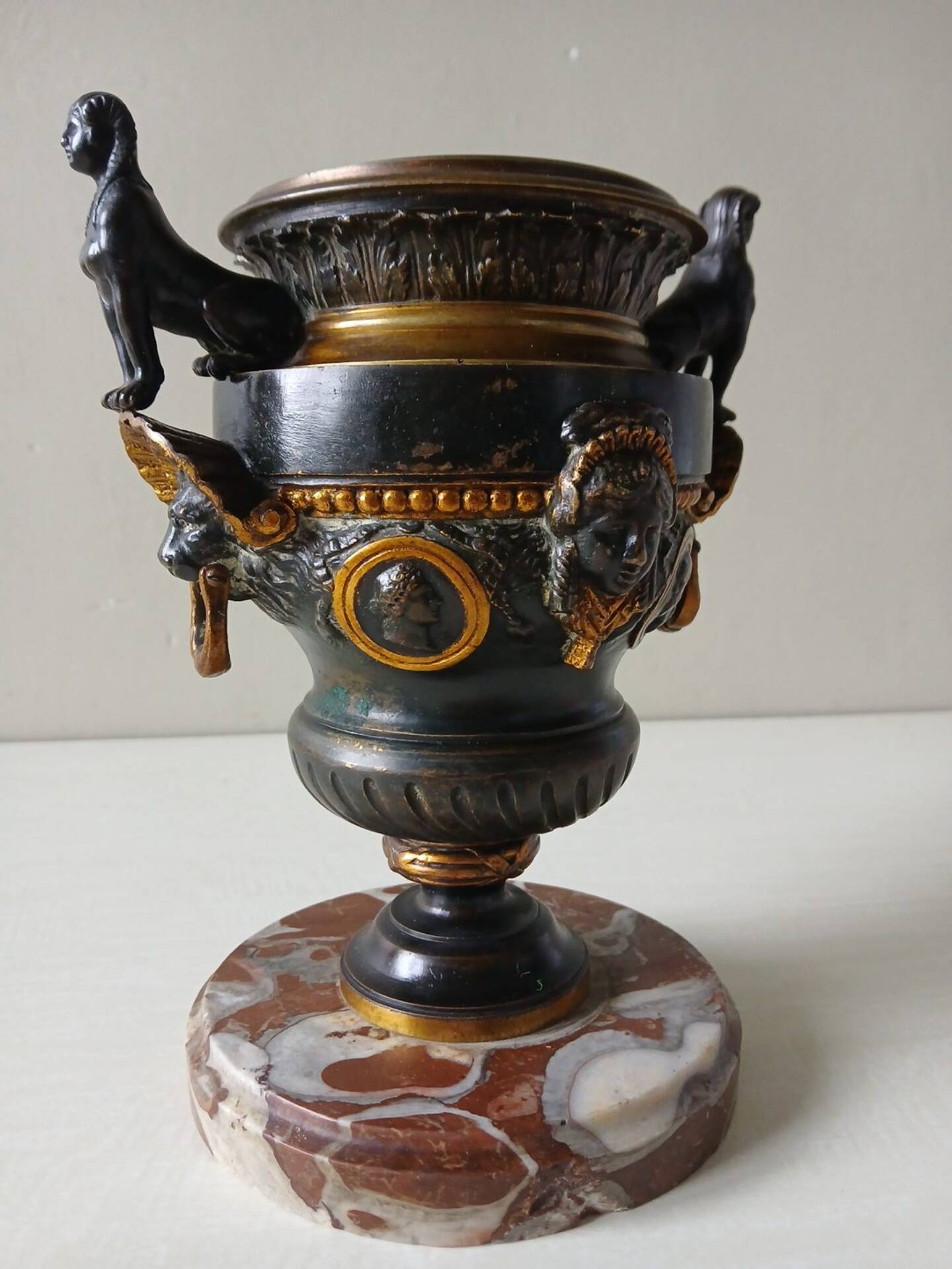 Ancient Médicis vase in gilded bronze with sphinxes – Napoleon III 19th century