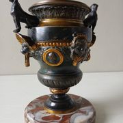 Ancient Médicis vase in gilded bronze with sphinxes – Napoleon III 19th century