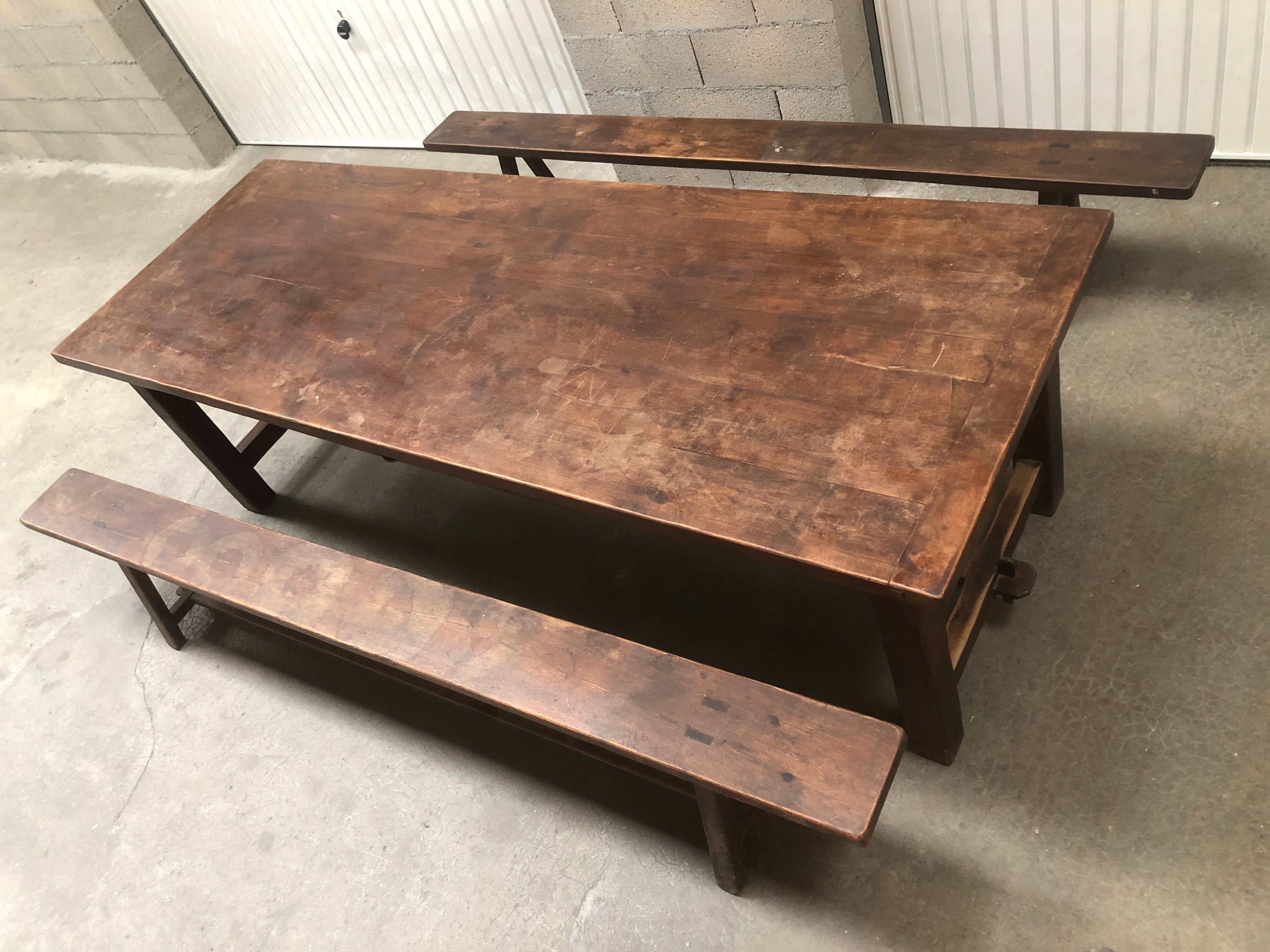 Table and 2 benches