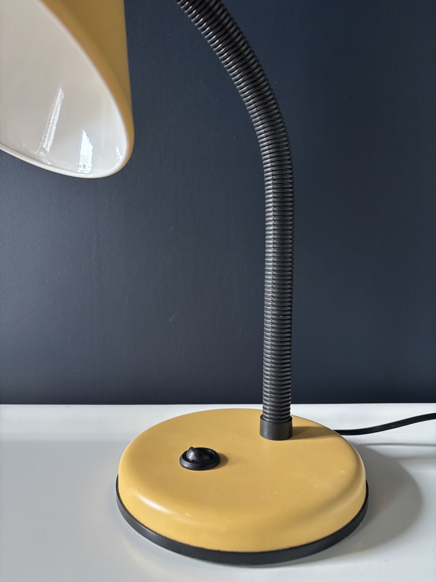 Vintage 1970s mustard yellow gooseneck desk lamp.