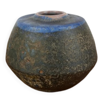 Brutalist studio pottery vase by Lu and Gerd Grove, mid-century, 1962.