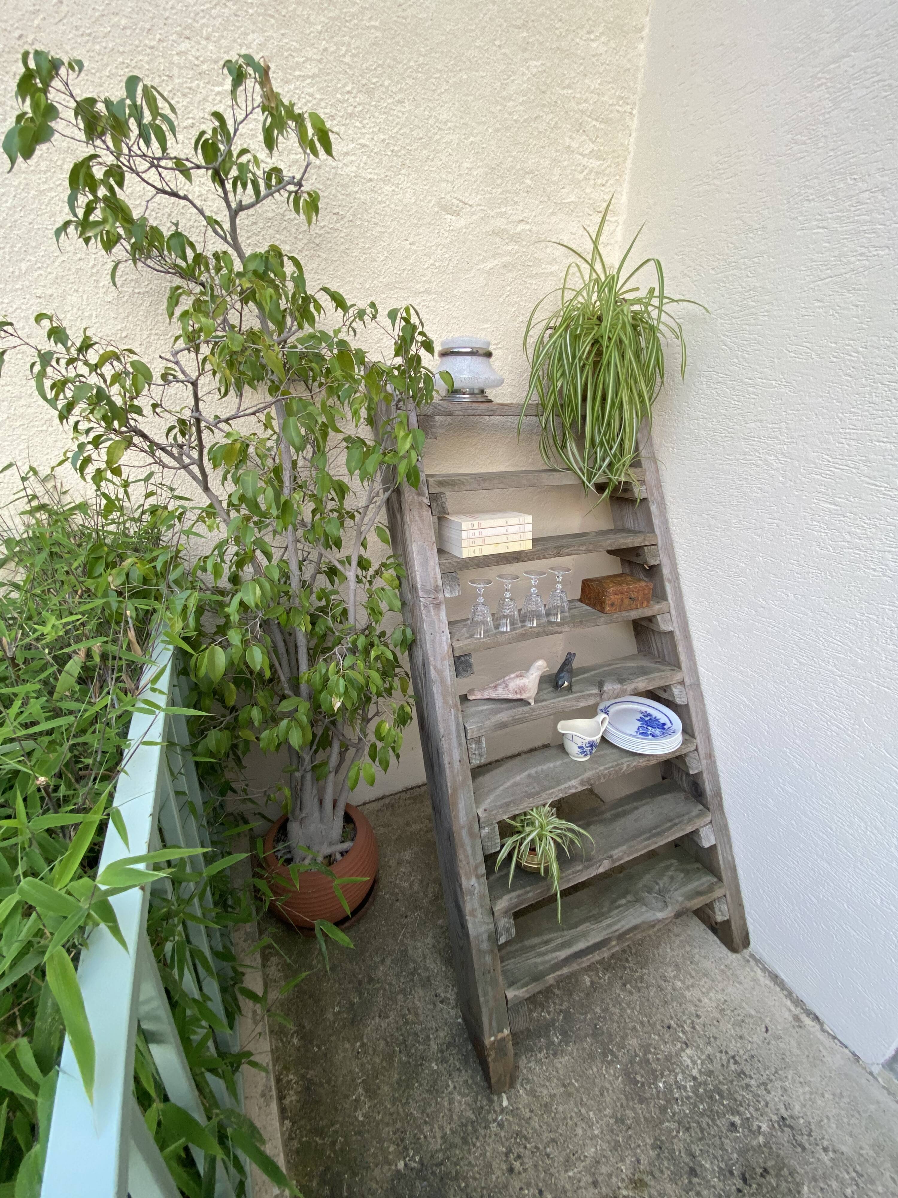 Workshop staircase in vintage raw wood