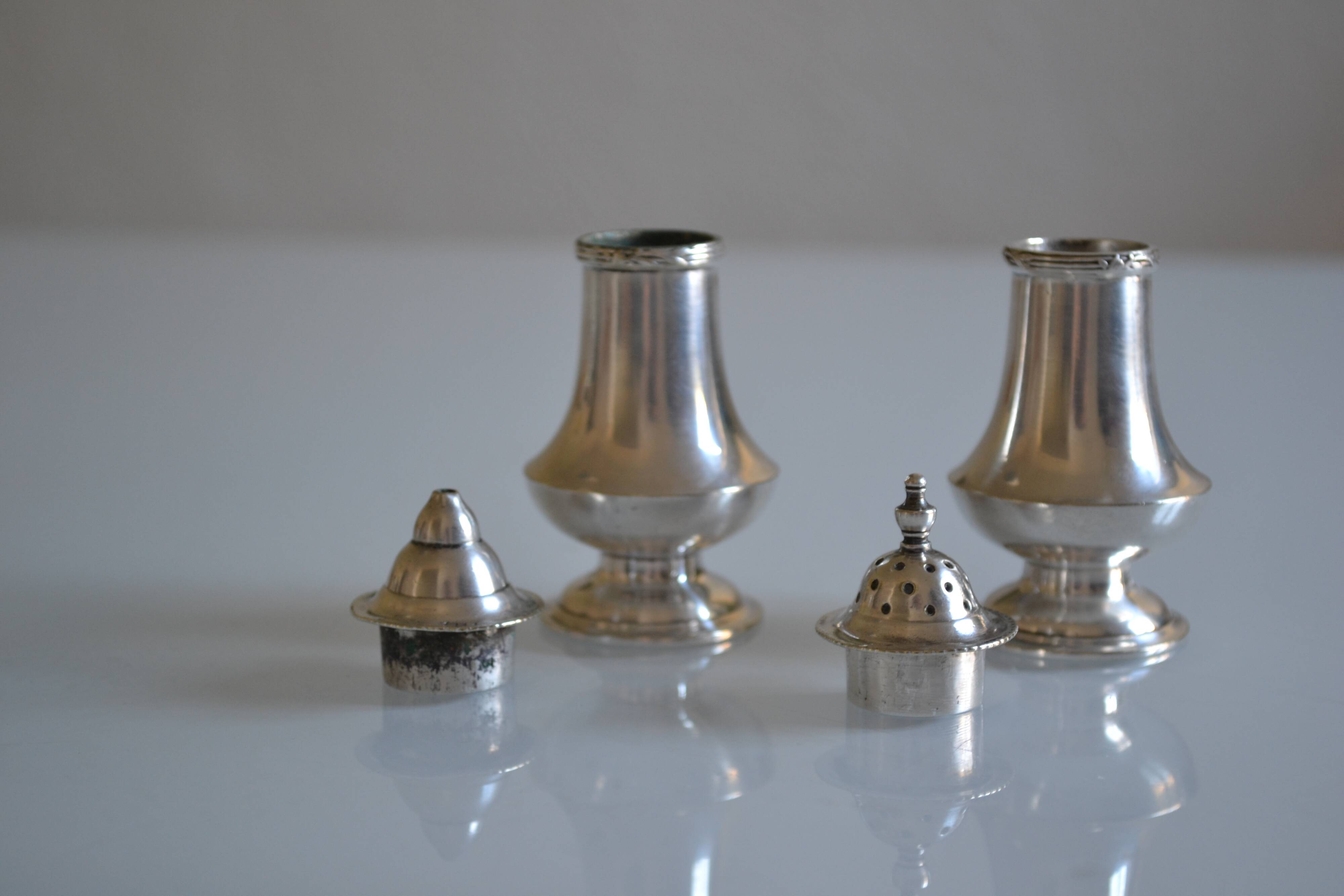 Salt and pepper shaker set, silver-plated metal, Mappin & Webb's Prince's Plate.