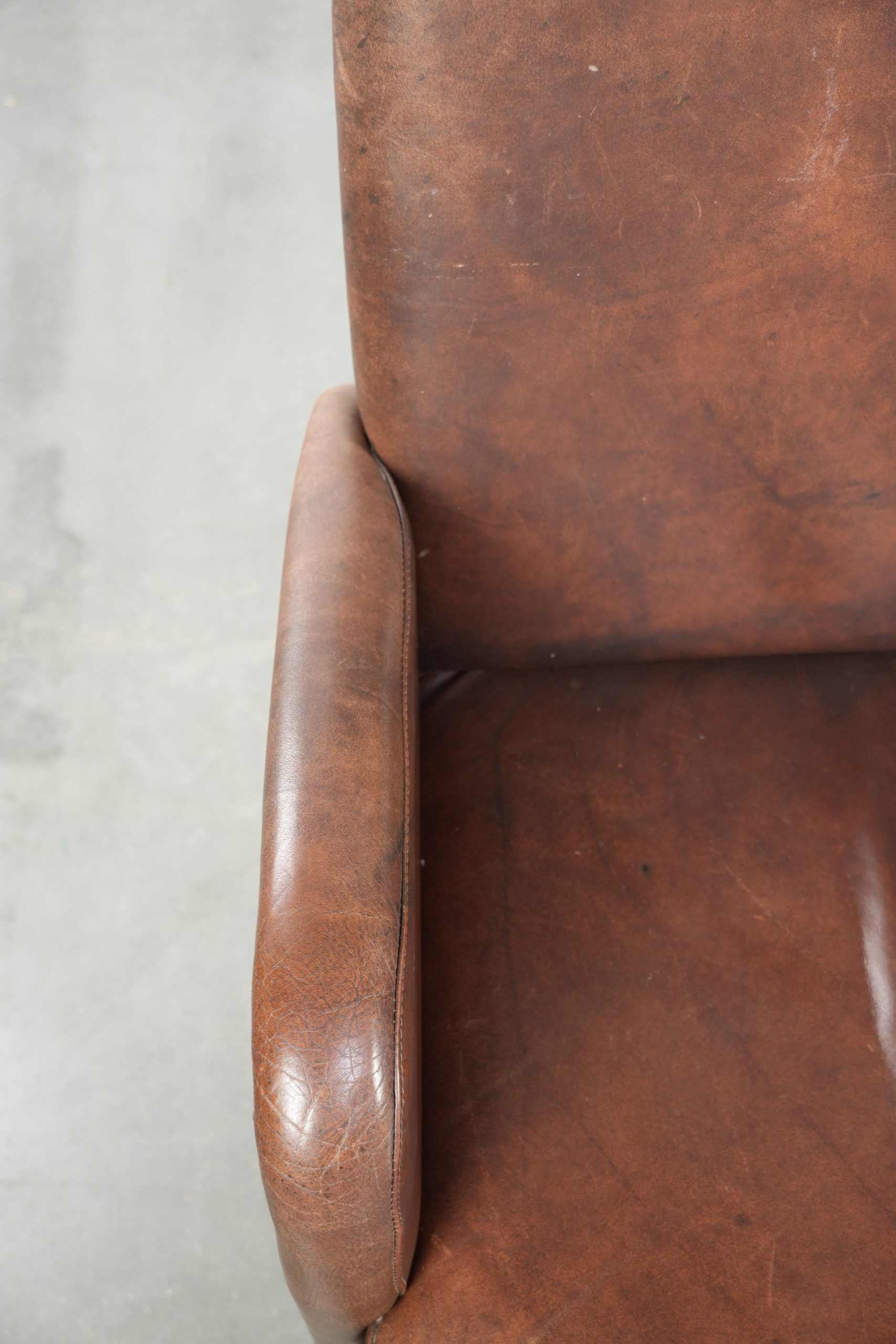 Set of 6  dining chairs/side chairs with armrests made of cow leather