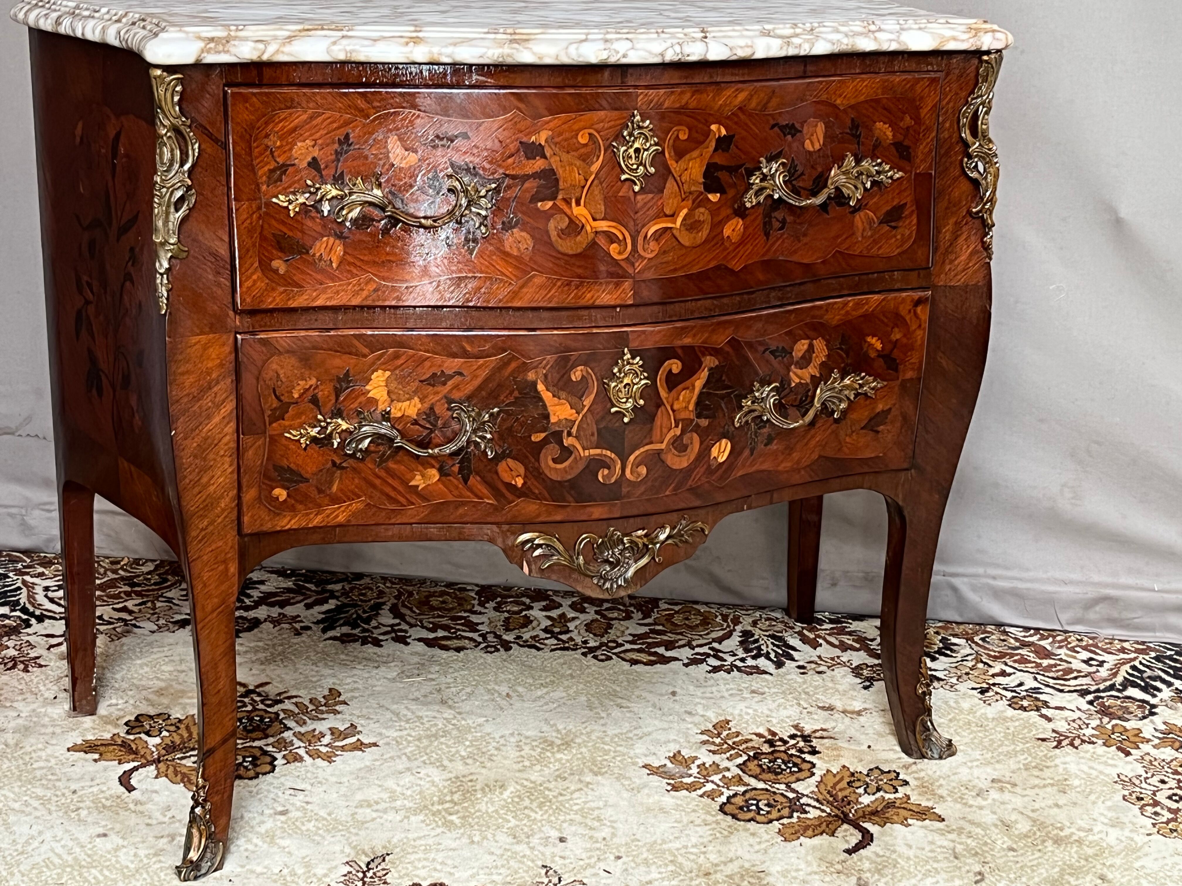Curved marquetry chest of drawers