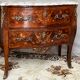 Commode galbée en marqueterie