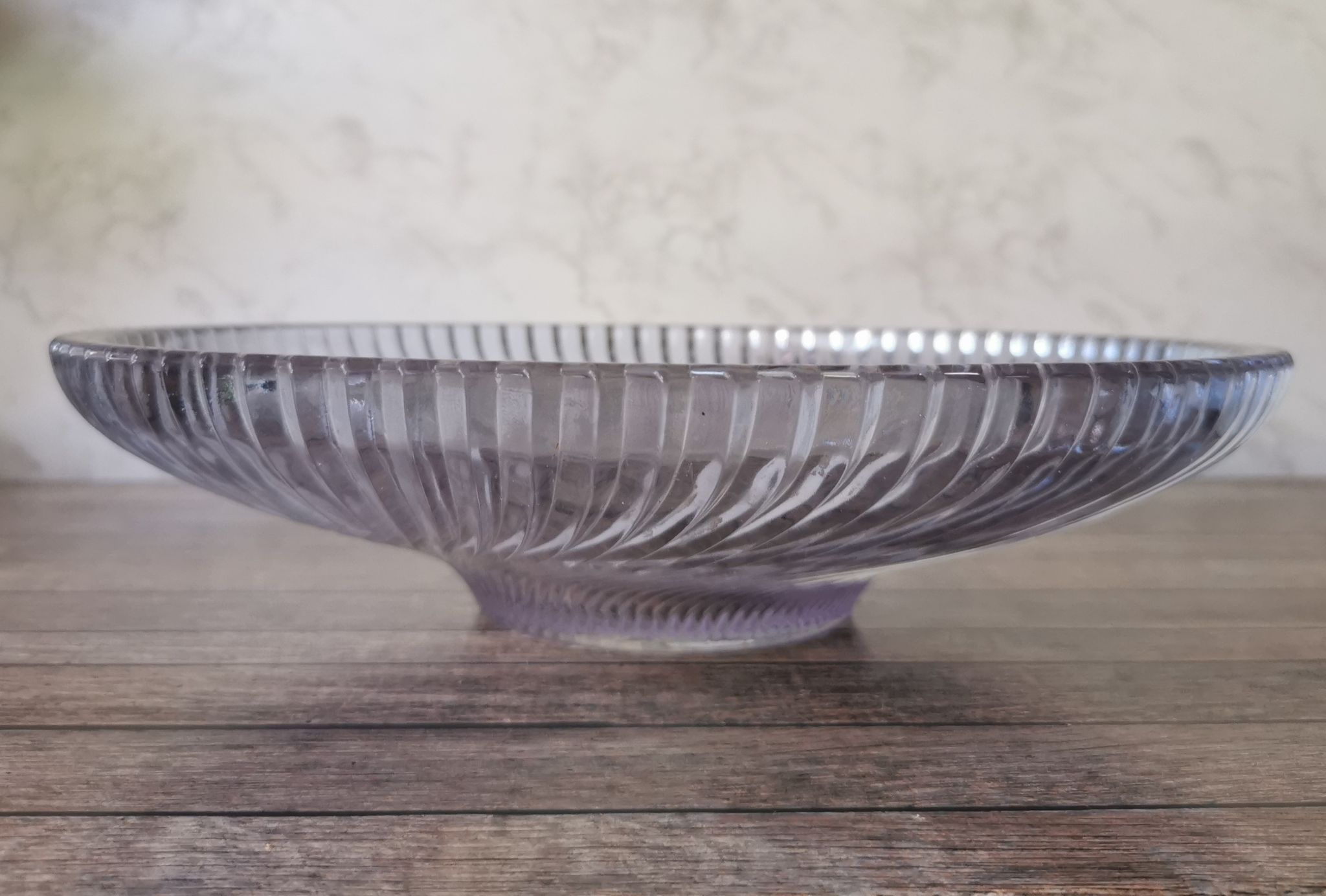 Striated glass cut