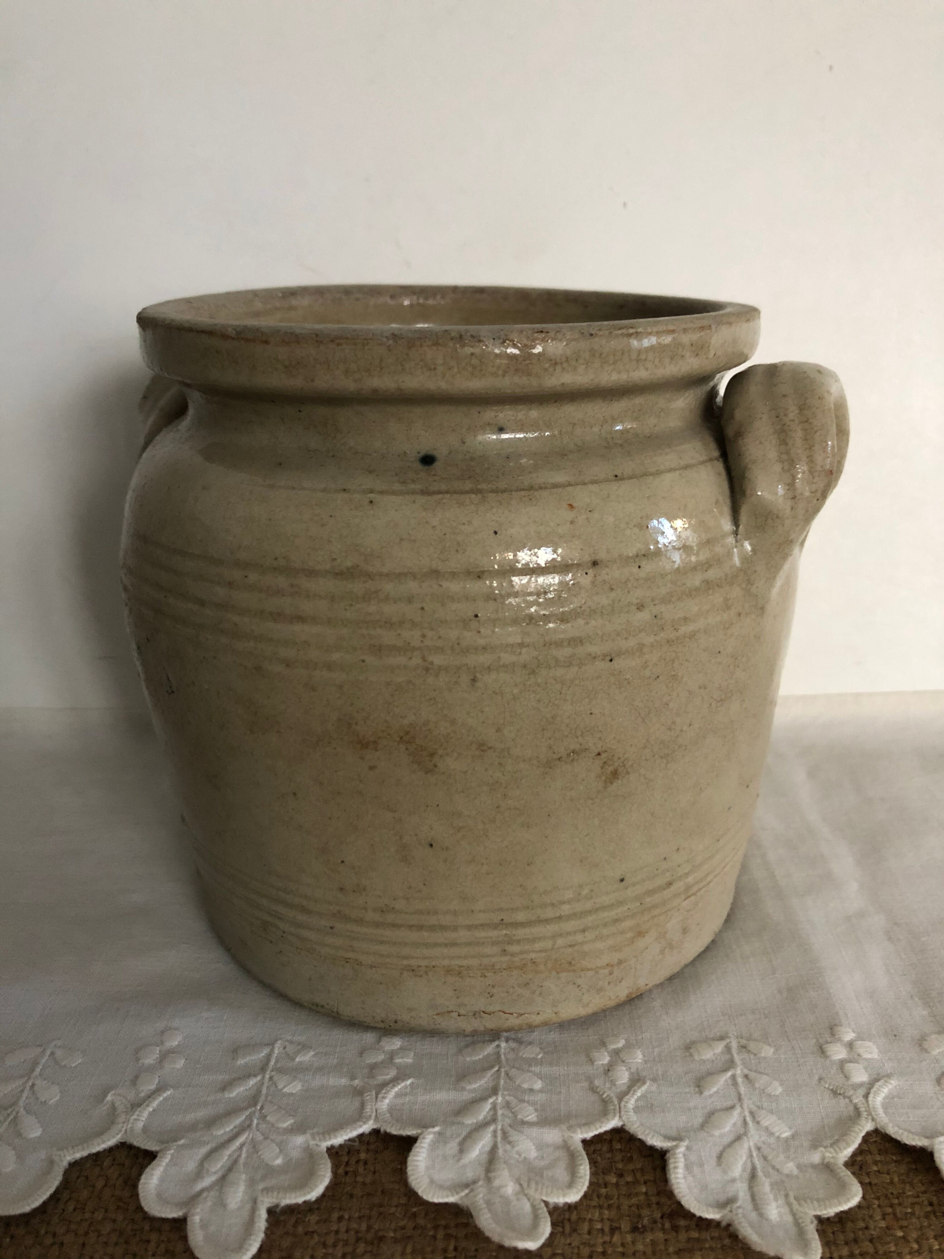 Glassed sandstone pot, kitchen, chic countryside