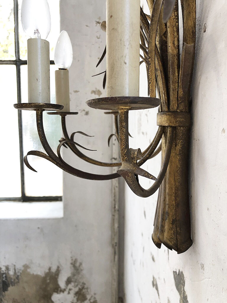 Gold metal reeds flowering wall light