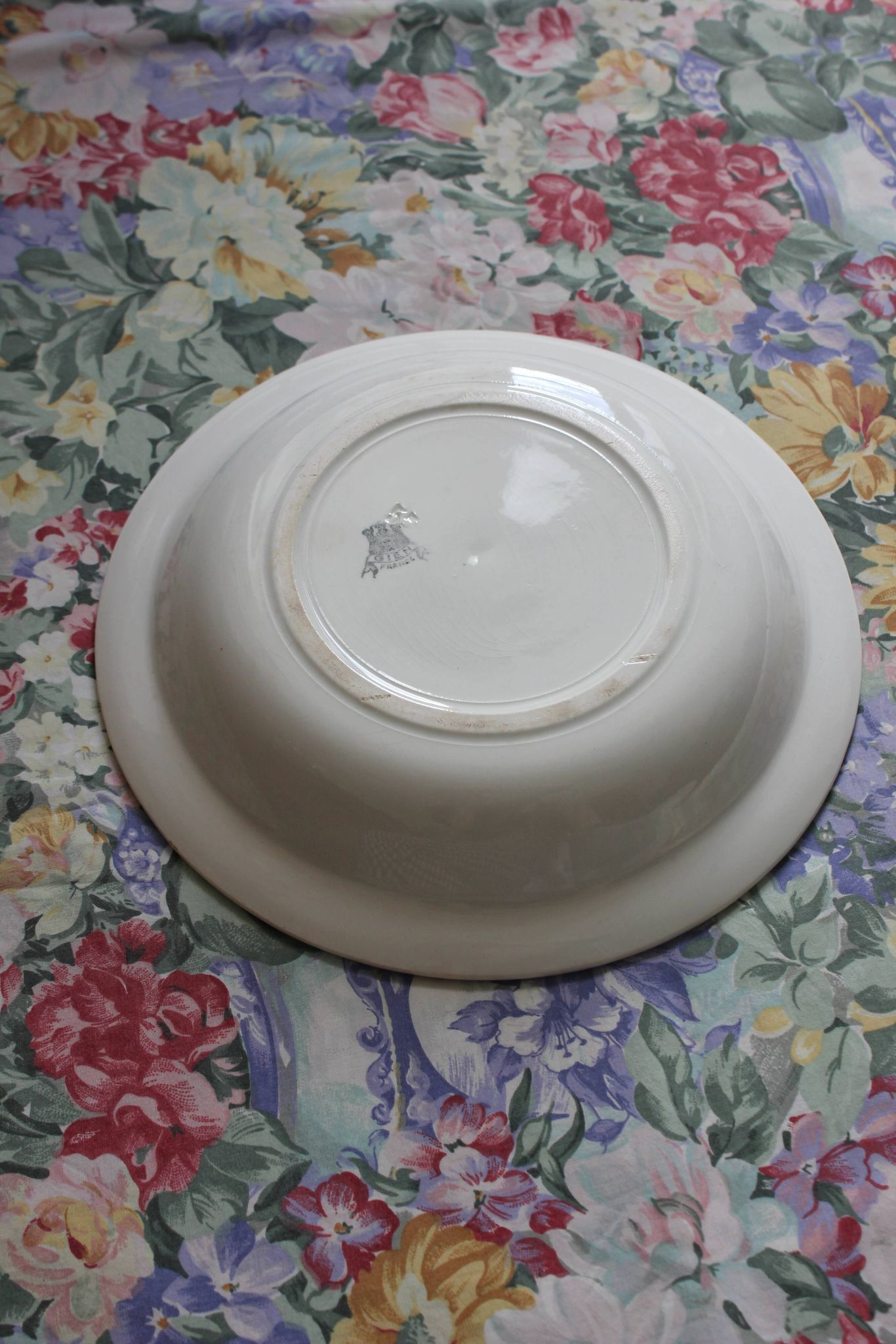 Plat creux saladier blanc en terre de fer Gien