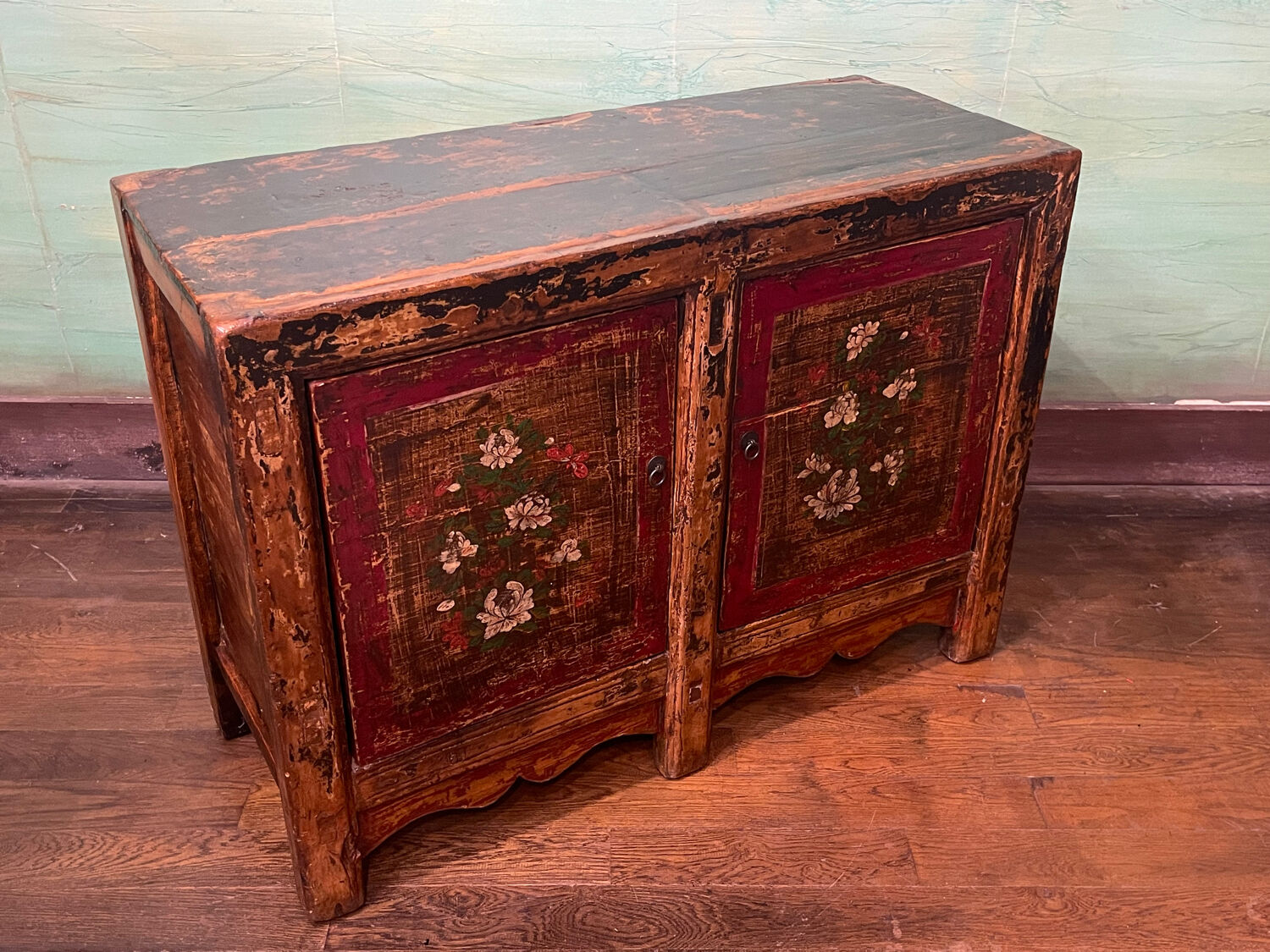 Antique Chinese 2-door sideboard