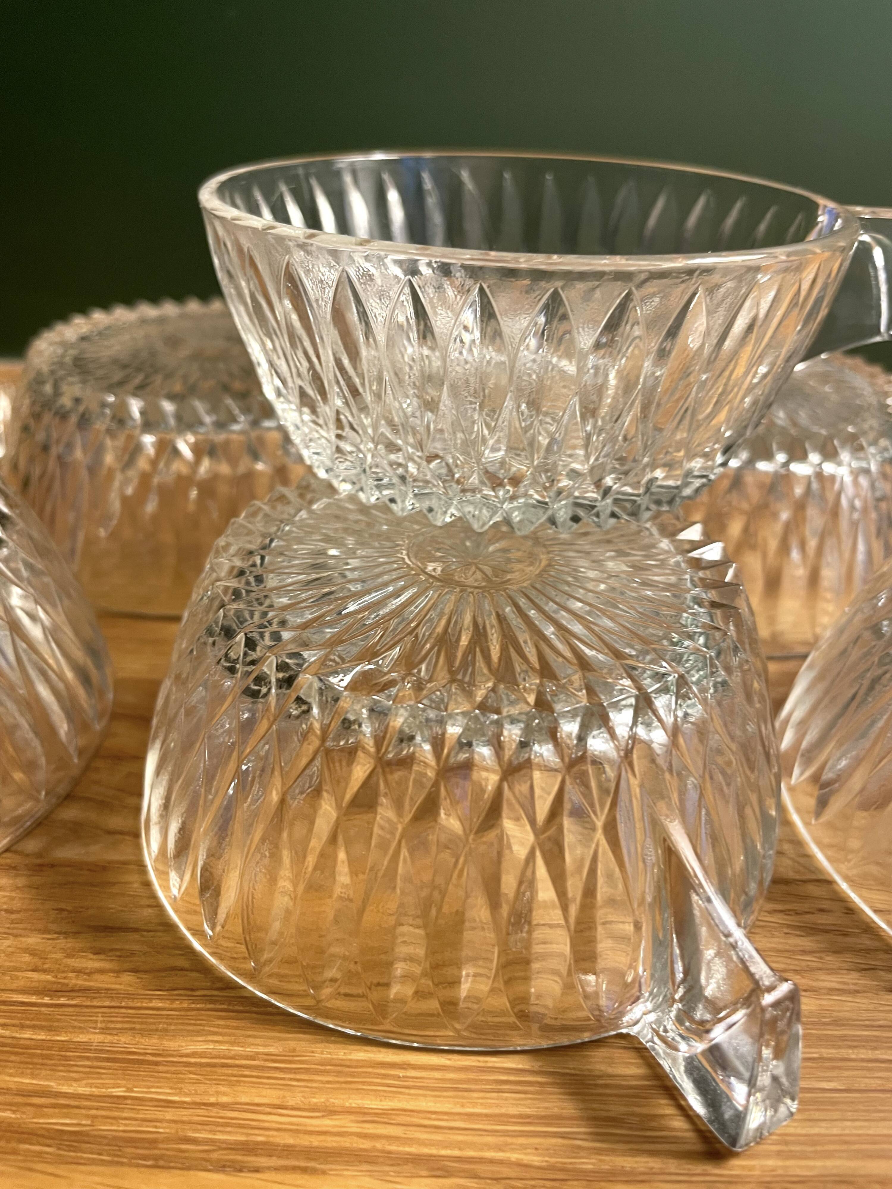 6 tasses à café en verre ciselé vintage en très bon état