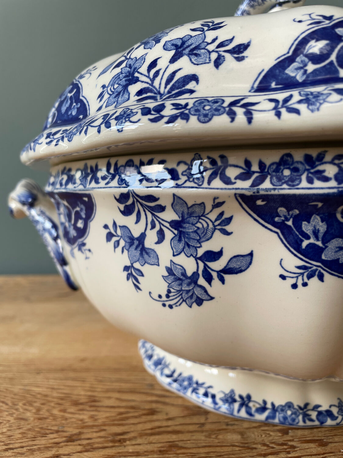 Soupière XIXth earthenware of Gien