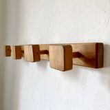 Wall-mounted coat rack with 4 wooden hooks