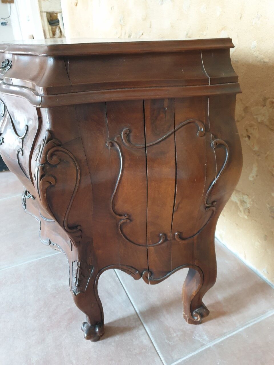 Louis XV-style commodity