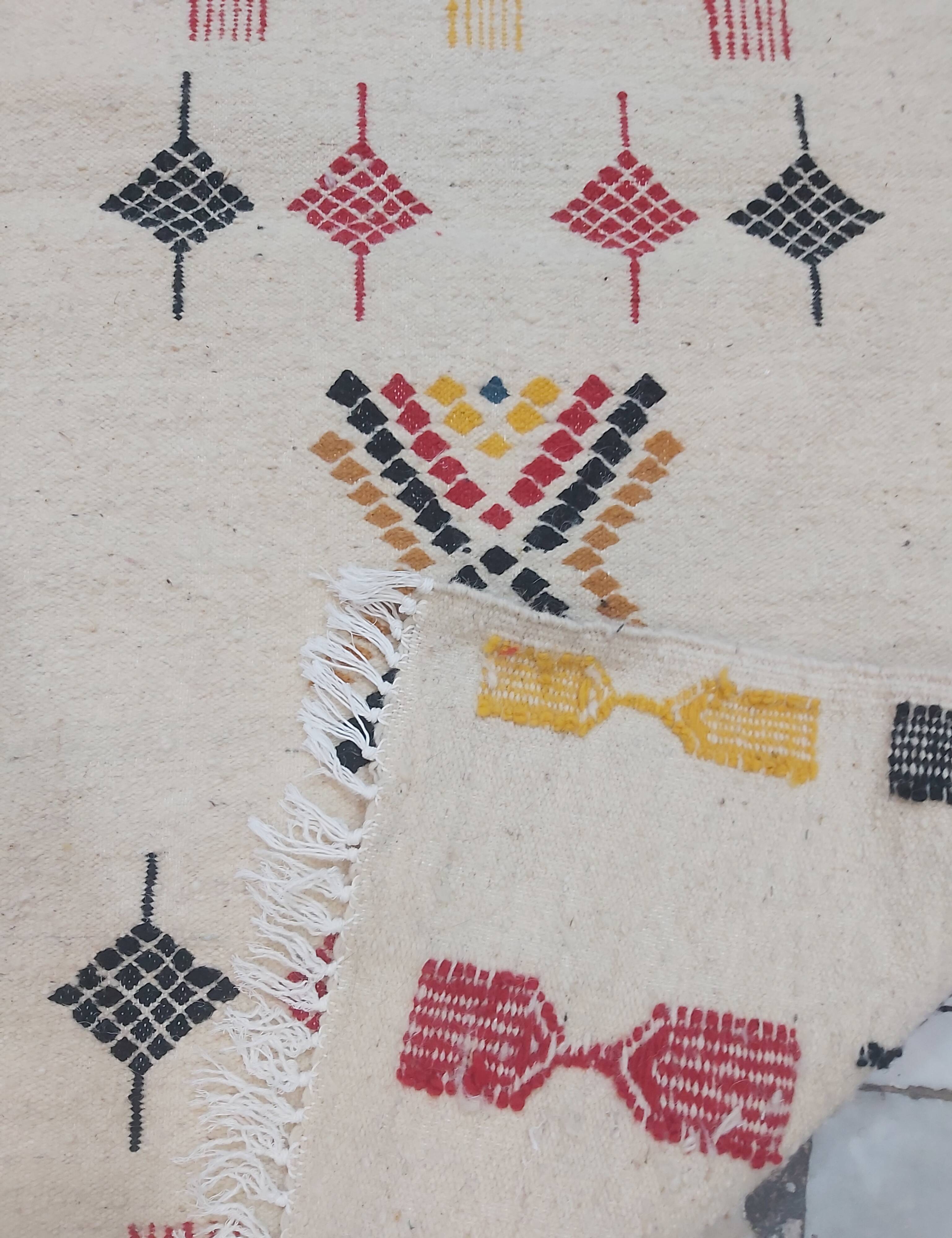 Traditional beige and yellow carpet in pure wool 73x109cm