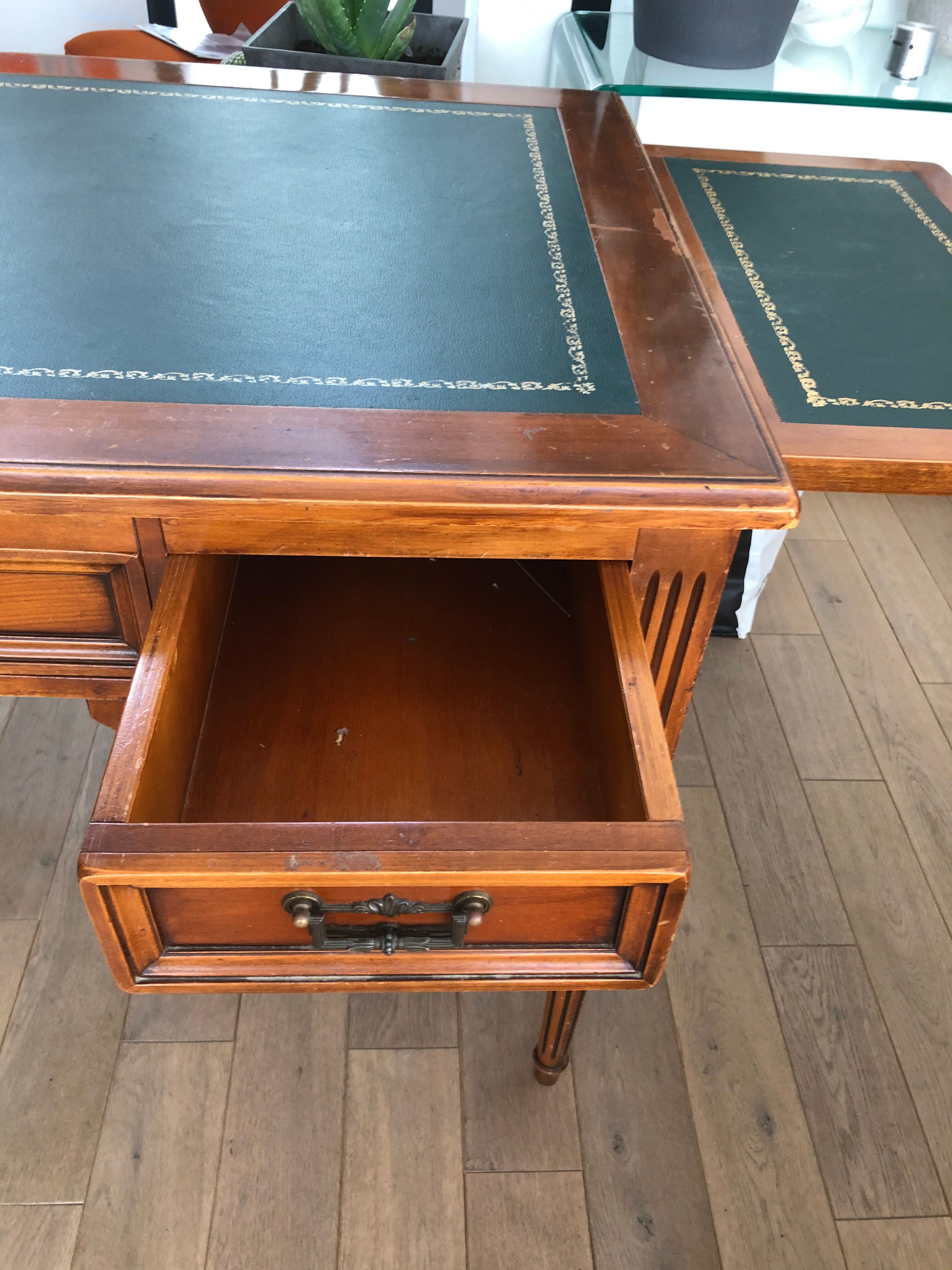 Flat mahogany veneer desk