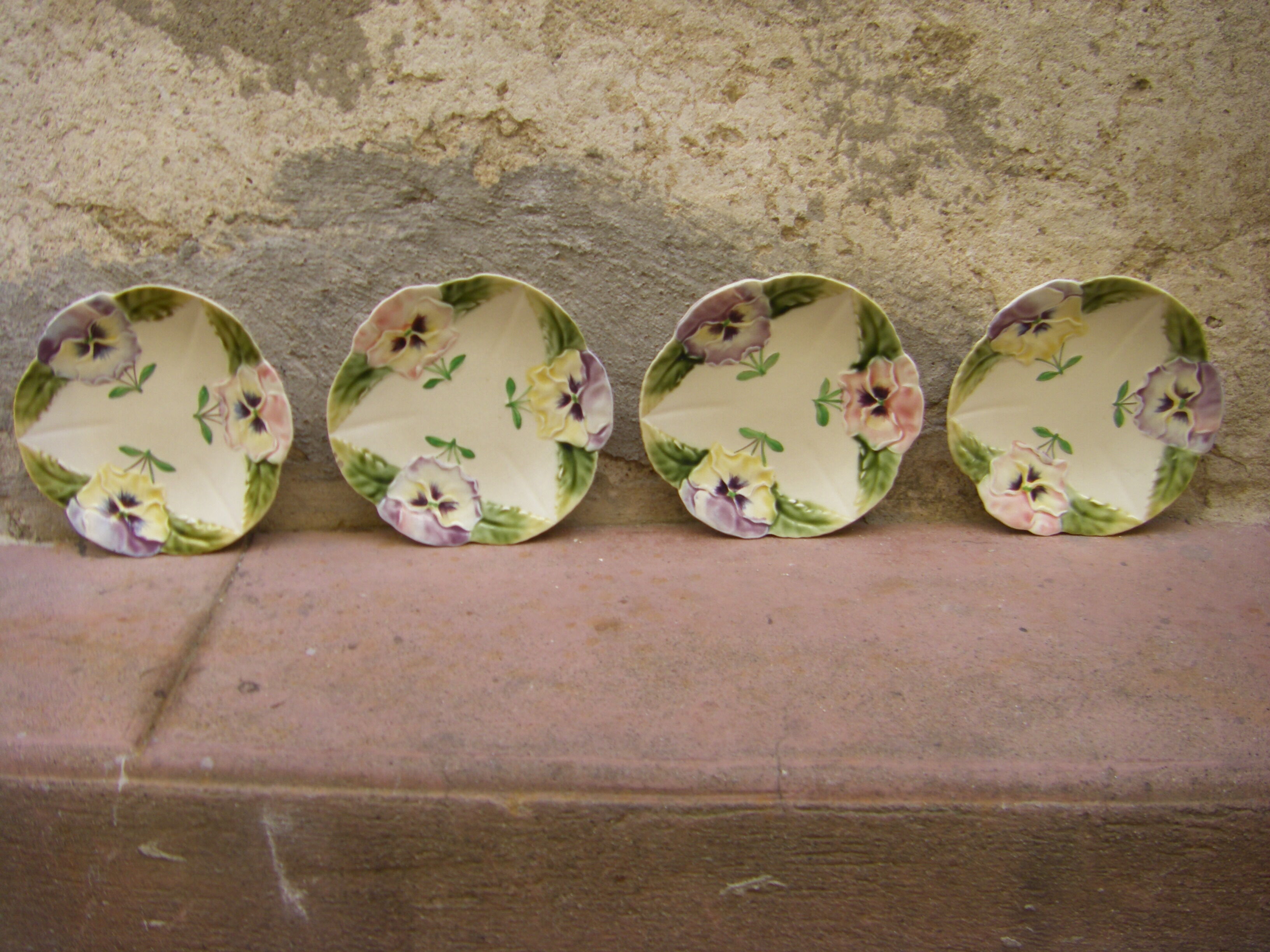 Plates made from Choisy le Roi slip