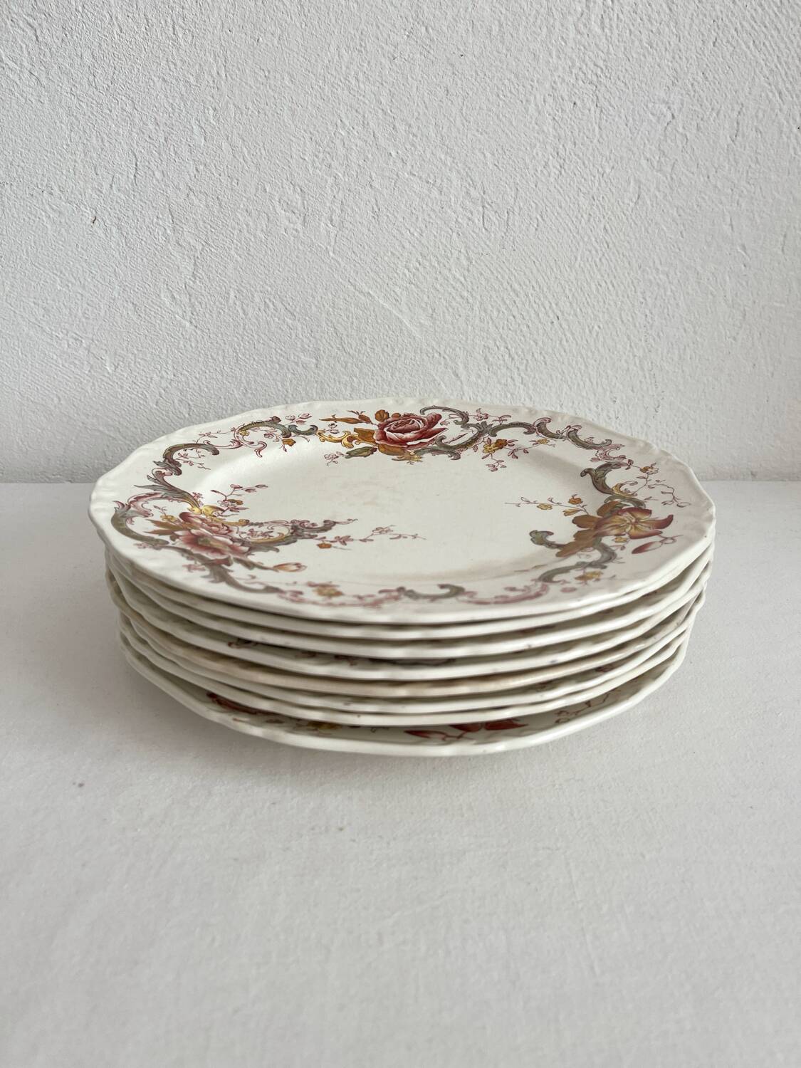 8 polychrome ironstone dinner plates "Wentworth" by Emile Bourgeois