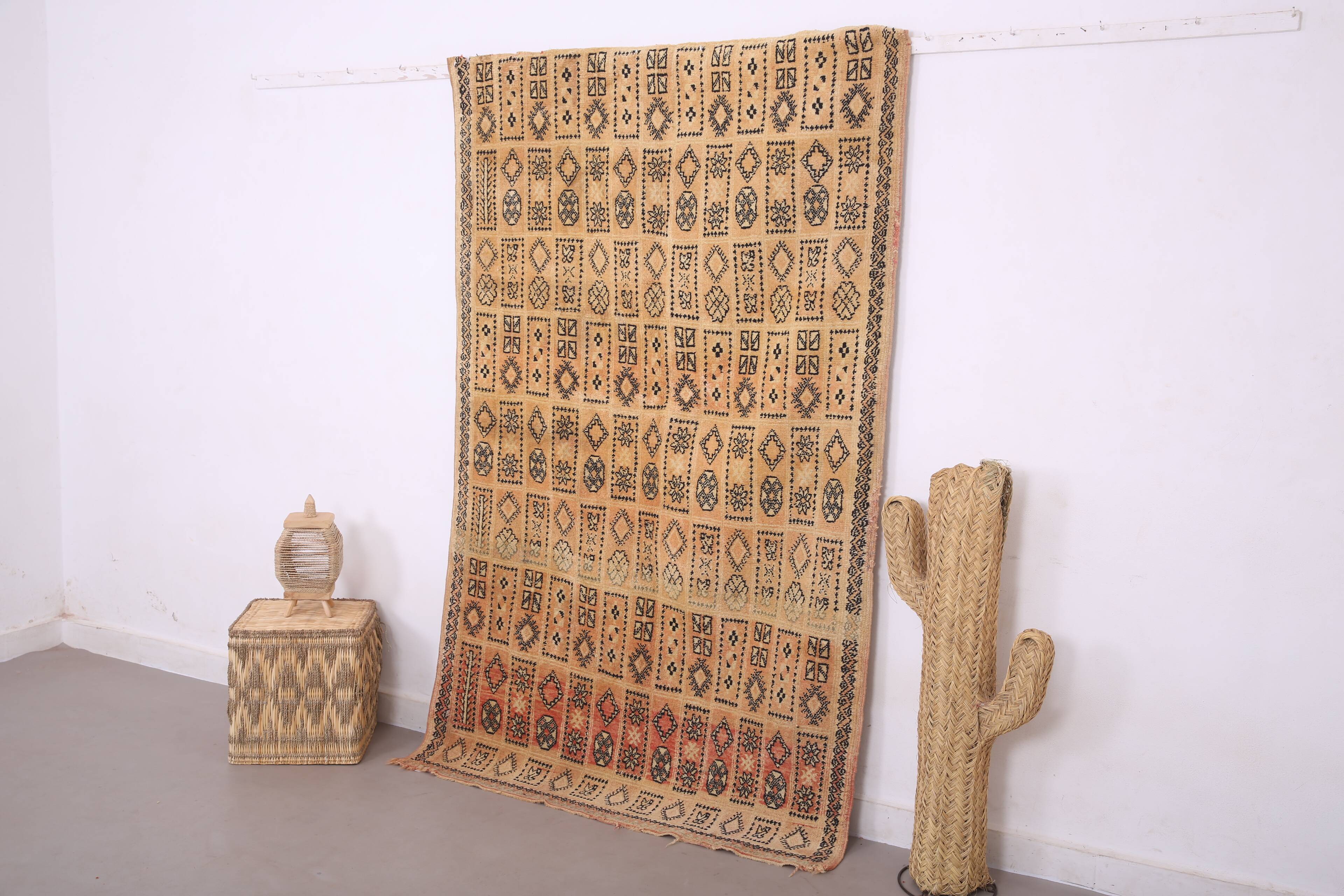 Vintage Moroccan Rug 134 x 221 cm- Berber Wool Rug - Authentic Handmade Rug