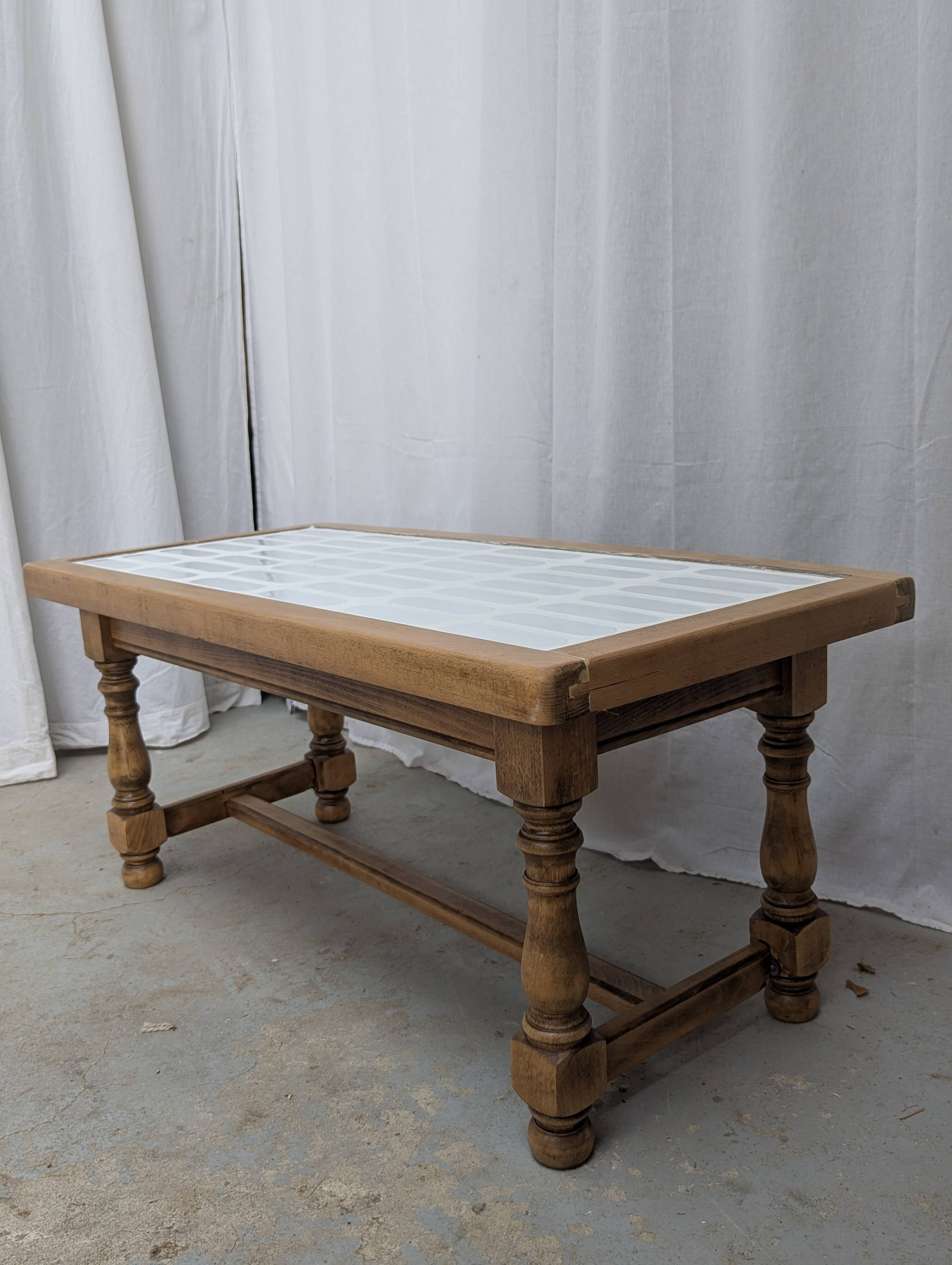 Tiled coffee table - Modern rounded tiling