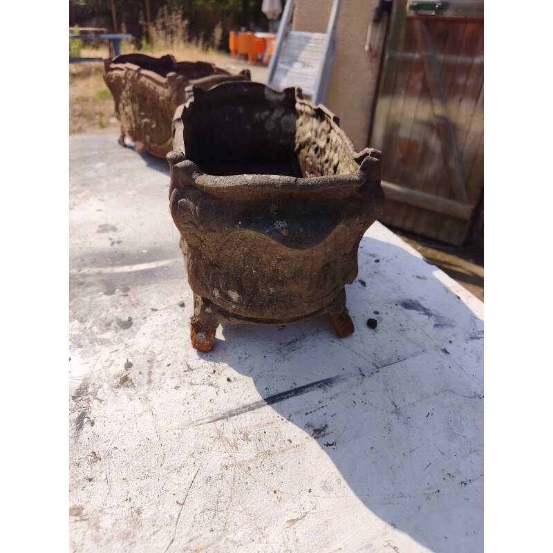 Pair of cast iron planters from 1900 by the Charleville-Mézières establishments.