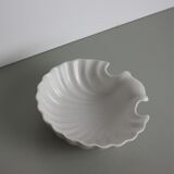 White porcelain shell pocket empty