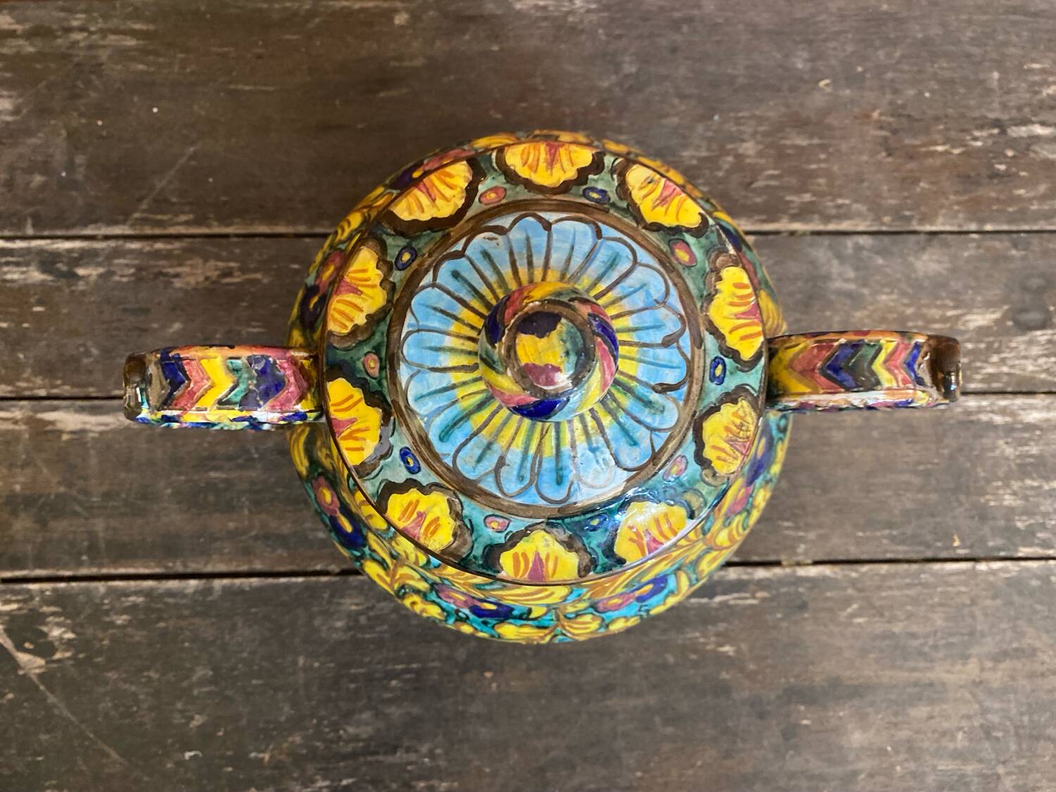 Sweet box with handles, antique caltagirone polychrome ceramic.