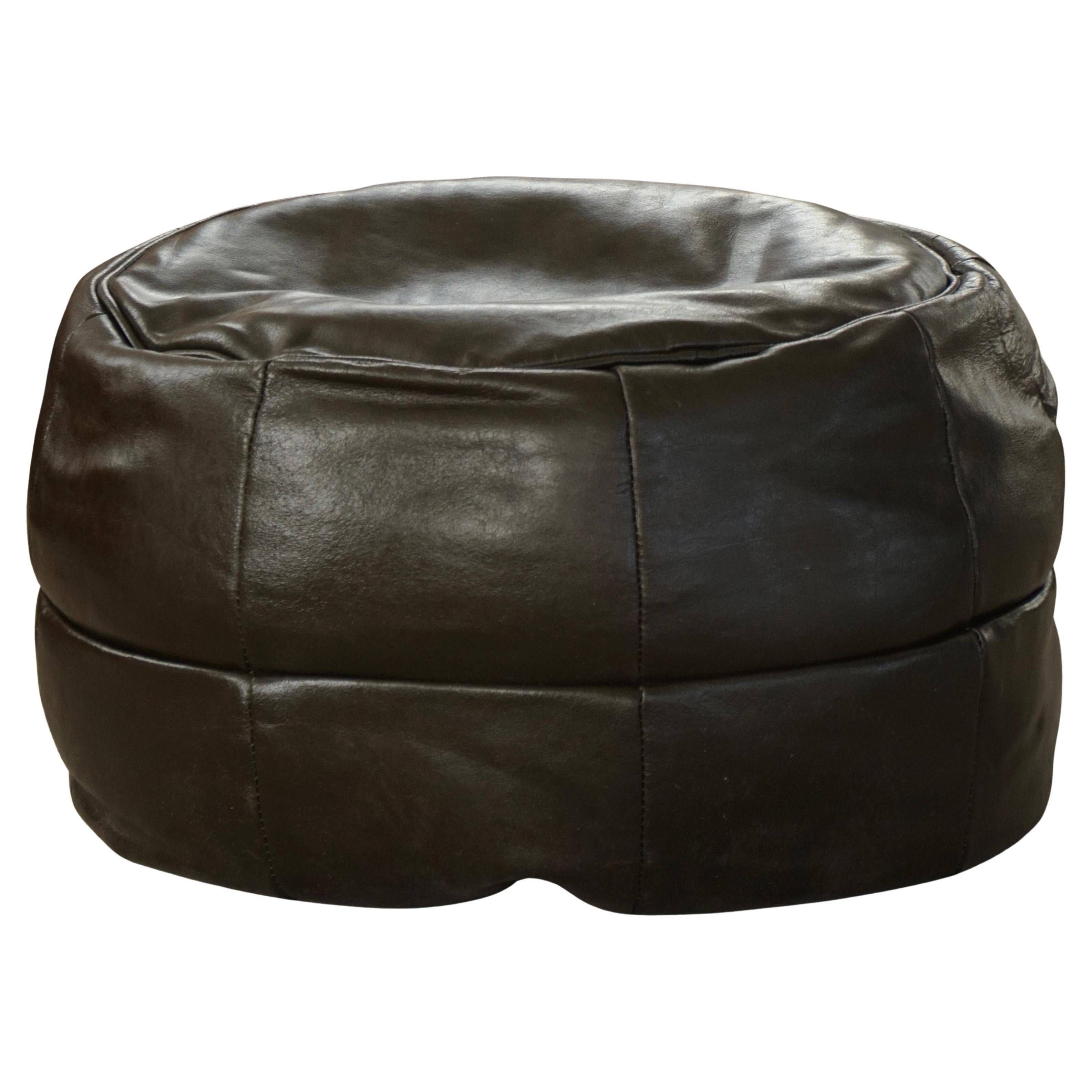 Vintage black leather pouf/ottoman with a rounded shape, French mid 20th Century.