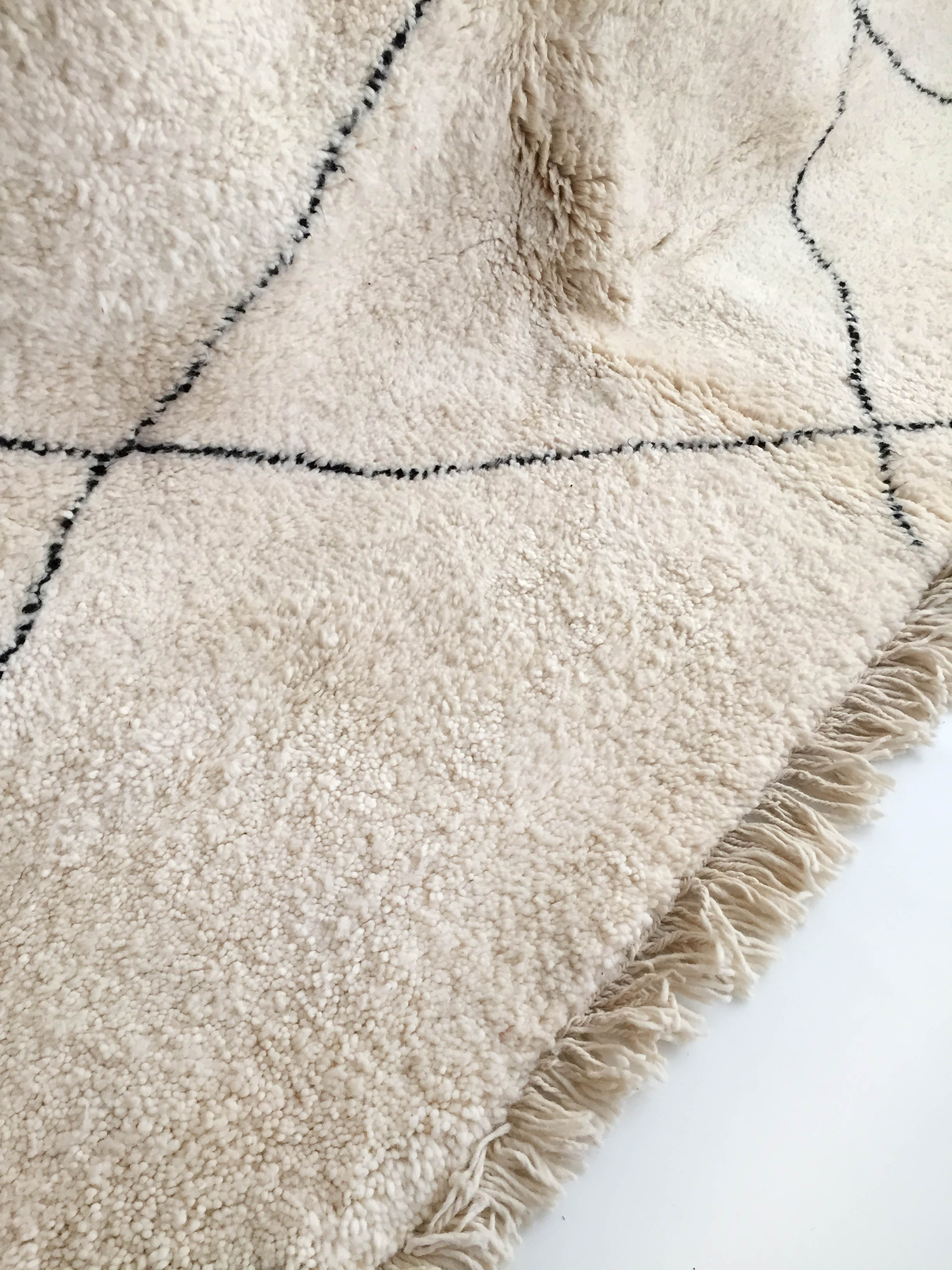 Moroccan Berber carpet Beni Ouarain ecru with black diamonds 300x217cm