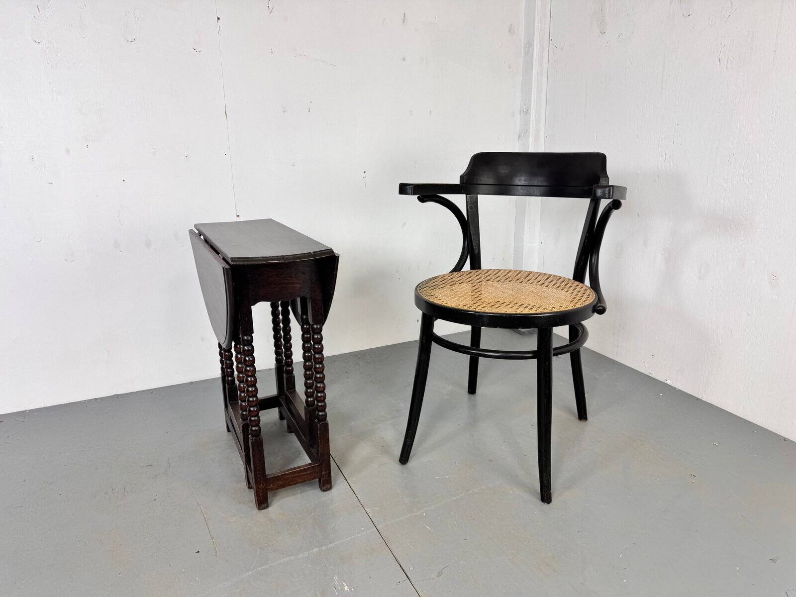 Small antique oak gateleg drop-leaf side table, 1900s