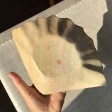Shell-shaped soap dish in hard stone