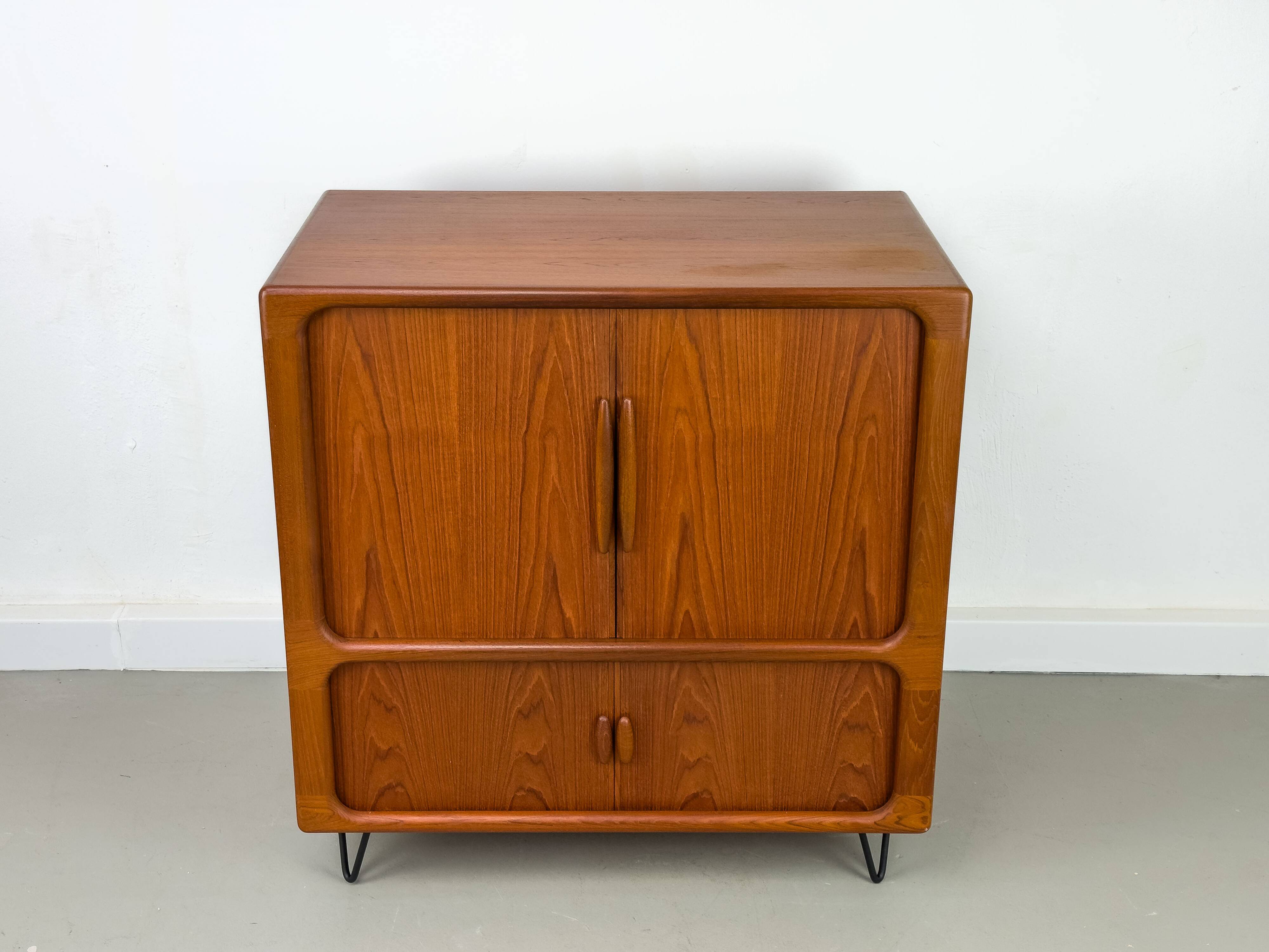 Buffet Hi-Fi danois en teck avec portes à tambour de Dyrlund, années 1970