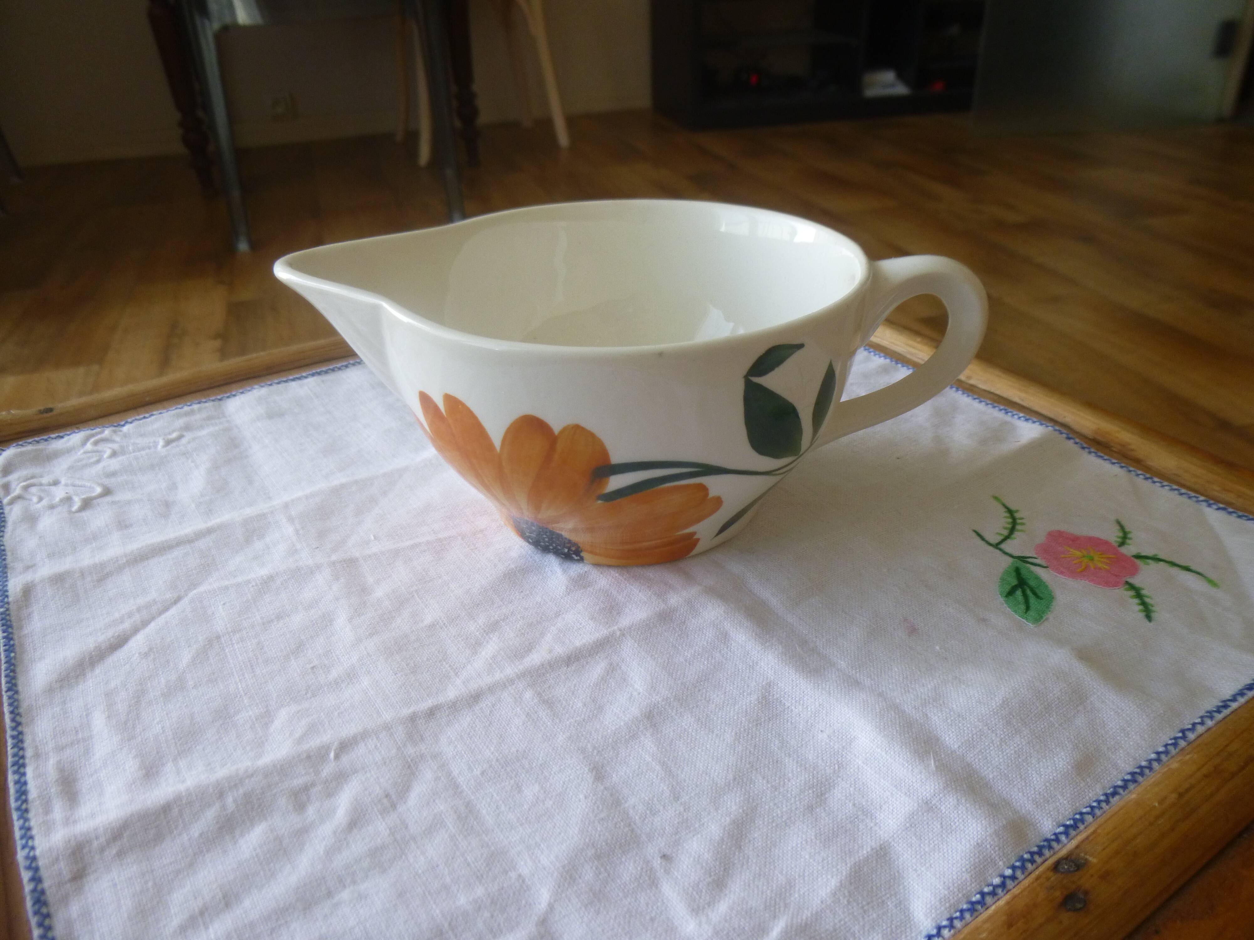 Gien sauce boat