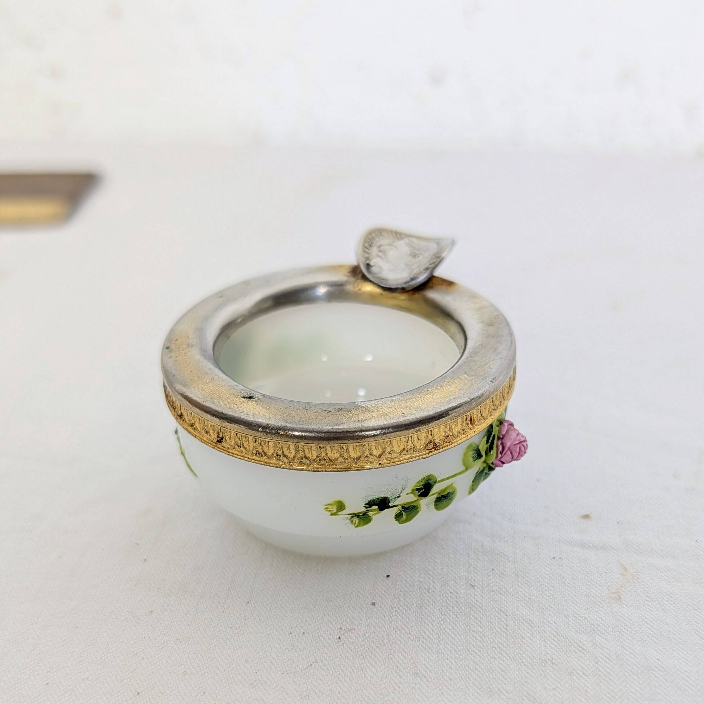 Cendrier de poche Napoléon III en opaline et métal