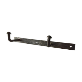 Patère asymétrique