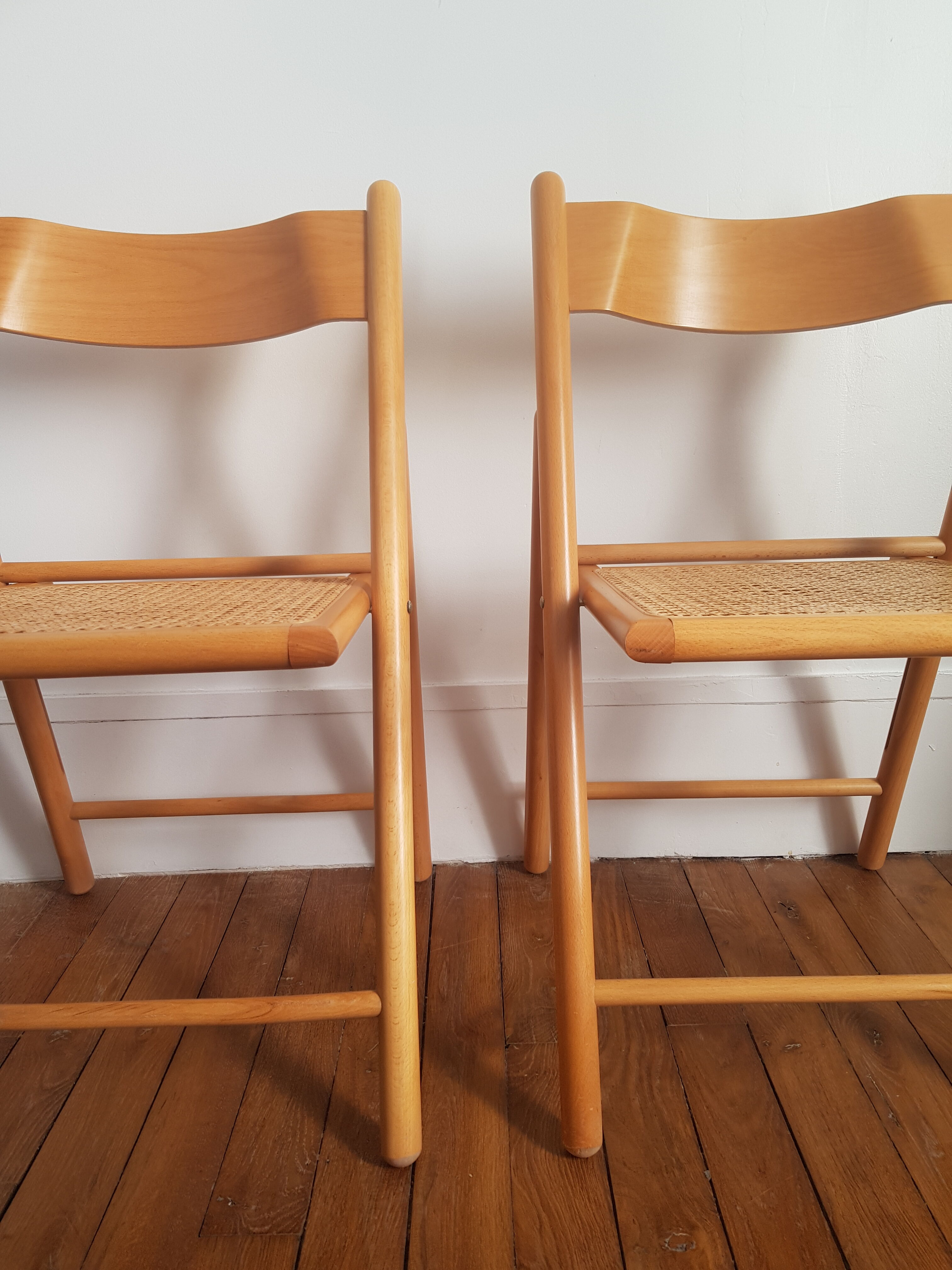 Set of 2 folding chairs cannees