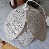 Vintage straw flower suspension