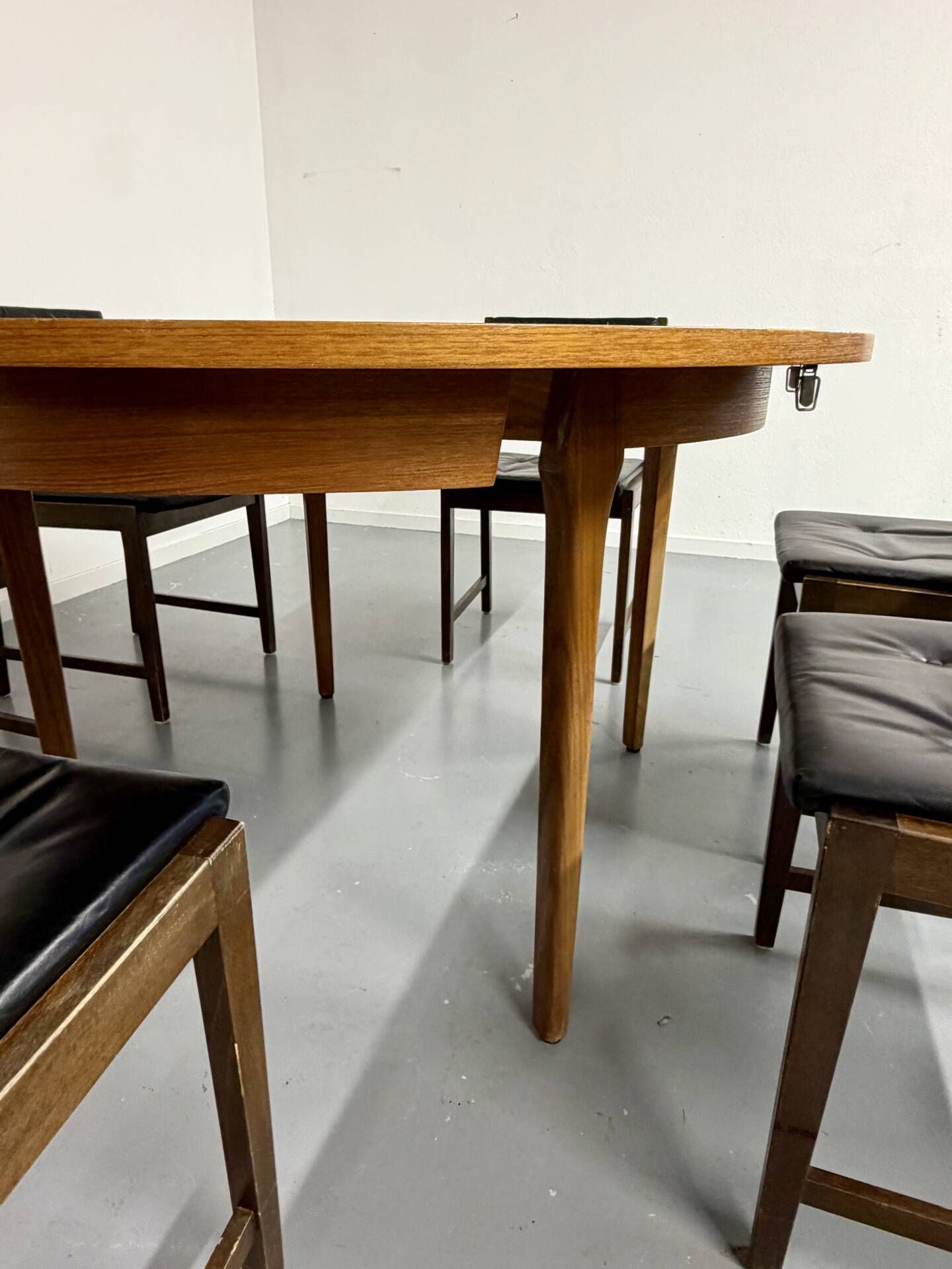 Vintage teak extendable round dining table Scandinavian design 1960s