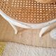 Tabouret vintage en bois courbé blanc et assise en cannage – Esprit Thonet
