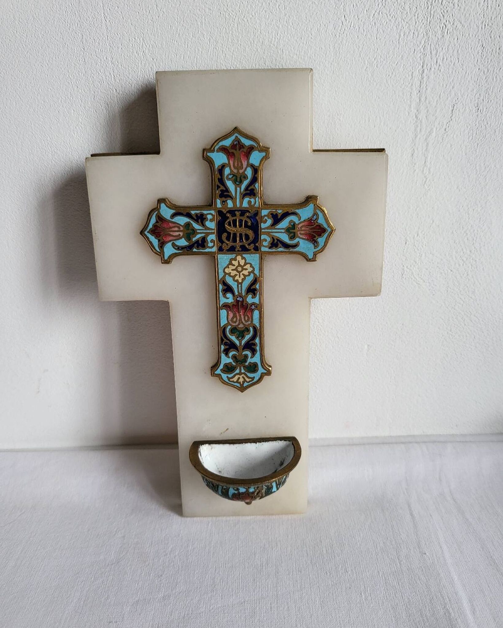 Croix Bénitier en Onyx et émail cloisonné
