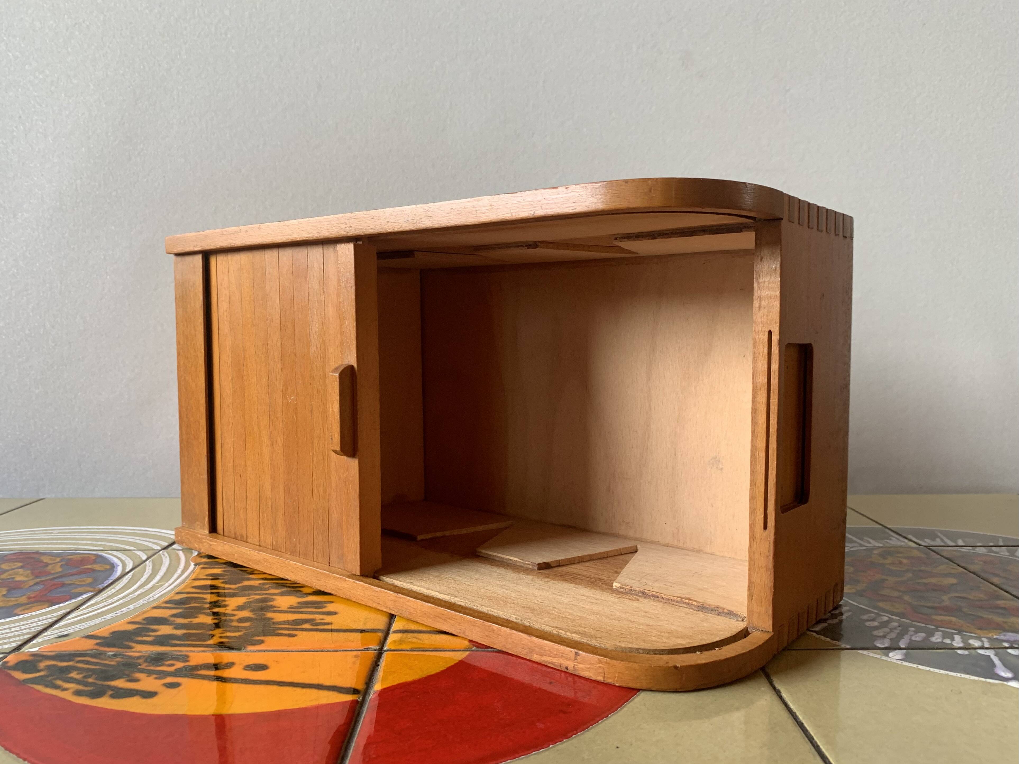 2 anciennes boîtes de classement en bois à volet