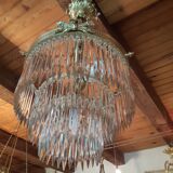 Lustre en bronze à pampilles en cristal taillé d'époque de la fin du XIX ème.