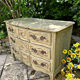 Commode galbée ancienne patinée vert pistache